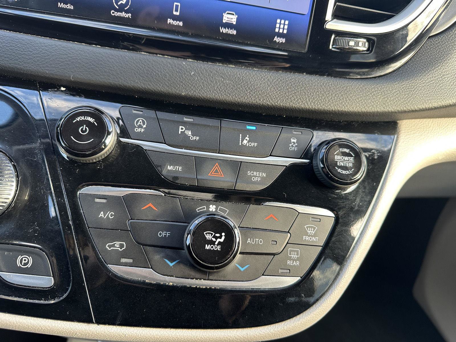 Used 2023 Chrysler Pacifica Touring-L FWD image 29
