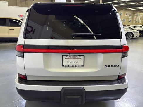 Used 2024 Lexus GX 550 w/ Accessory Package (2T) image 8