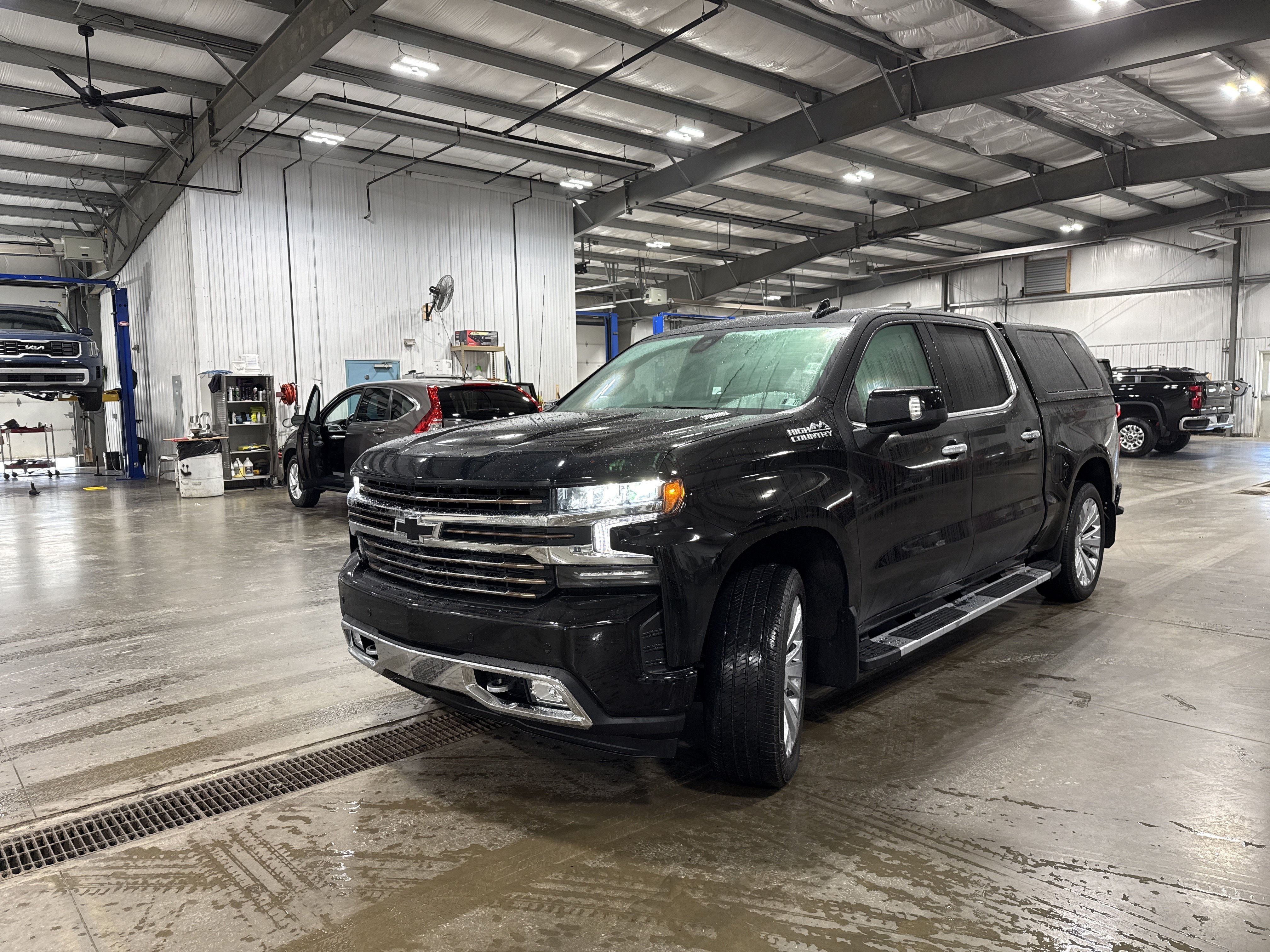 Used 2022 Chevrolet Silverado 1500 High Country w/ Technology Package AWD/4WD image 6