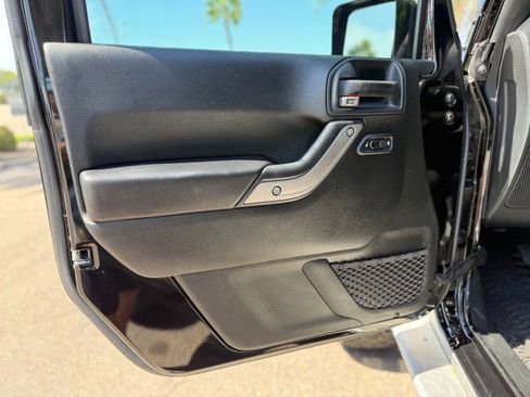 Used 2018 Jeep Wrangler Unlimited Sport S AWD/4WD image 8