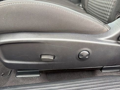 Used 2022 Dodge Challenger SXT image 10