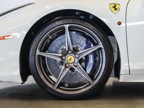 Used 2015 Ferrari 458 Spider RWD image 18