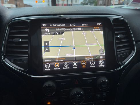 Used 2020 Jeep Grand Cherokee Altitude image 20