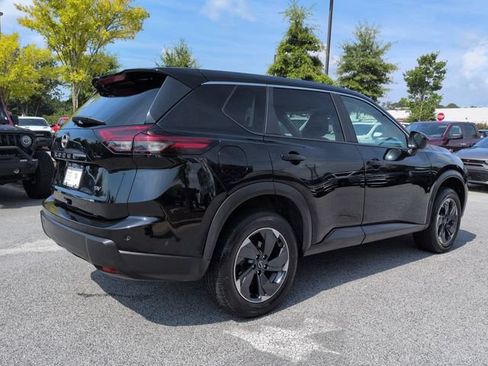 Used 2024 Nissan Rogue SV FWD image 4