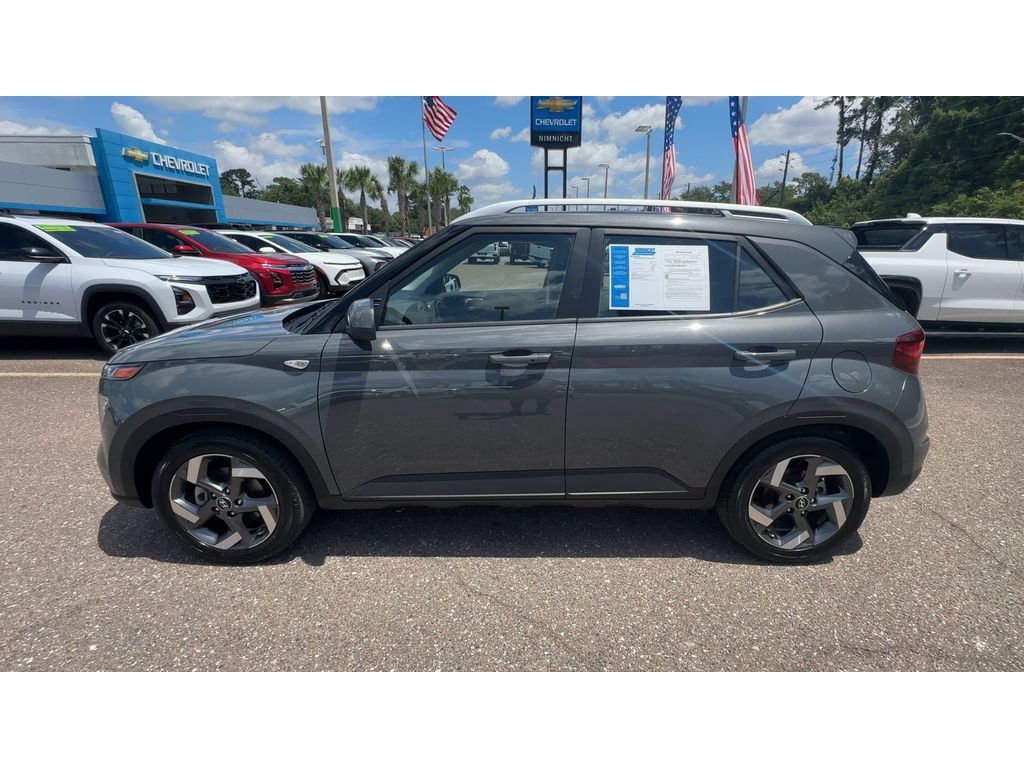 Used 2025 Hyundai Venue SEL FWD image 5