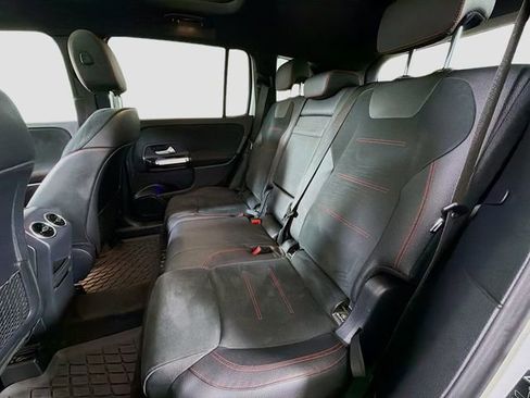 Used 2021 Mercedes-Benz GLB 250 4MATIC image 23