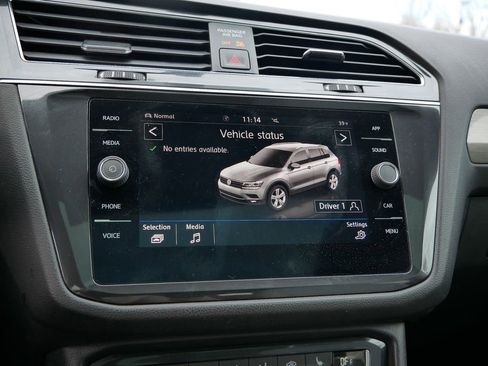 Used 2020 Volkswagen Tiguan SE w/ Panoramic Sunroof Package image 34