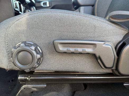 Certified 2024 Jeep Gladiator Sport image 19