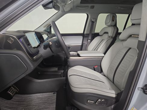 Used 2024 Rivian R1S Adventure AWD/4WD image 20