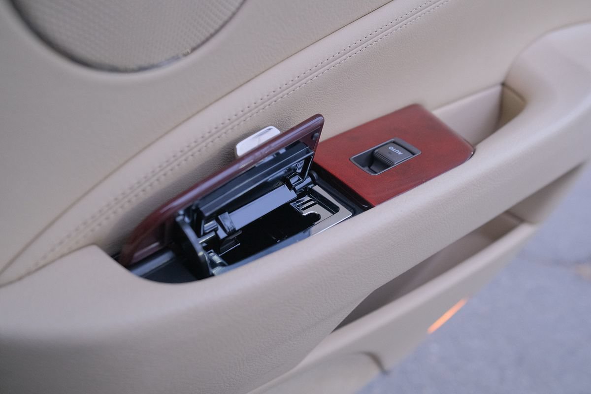 Used 2011 Lexus LS 460 w/ Comfort Pkg RWD image 33