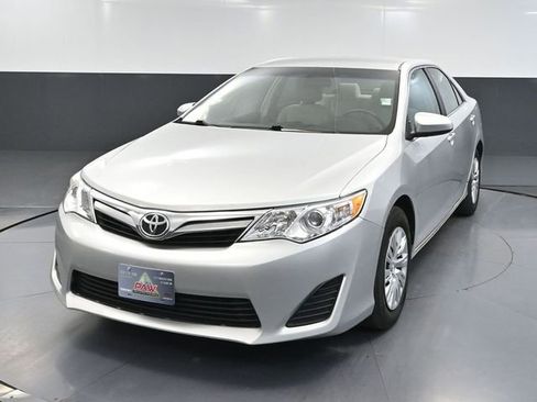 Used 2012 Toyota Camry LE image 10