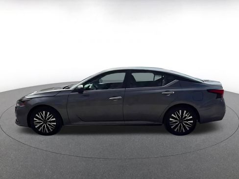 Used 2025 Nissan Altima 2.5 SV image 8