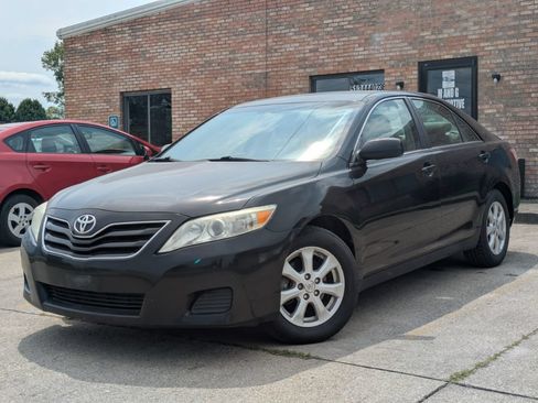 Used 2011 Toyota Camry LE w/ LE Extra-Value Pkg FWD image 1