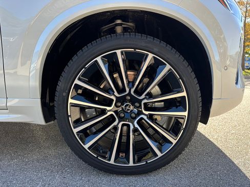 New 2026 Volvo XC90 B6 Ultra w/ Protection Package image 7
