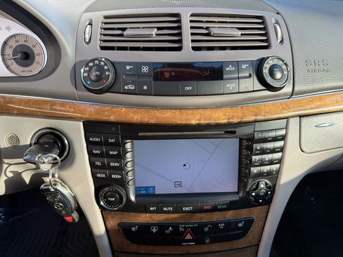 Used 2008 Mercedes-Benz E 350 4MATIC Sedan image 27