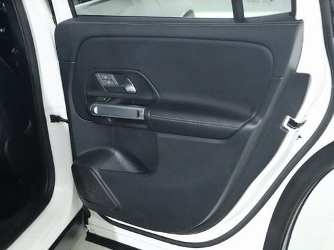 Used 2022 Mercedes-Benz GLB 250 4MATIC image 33