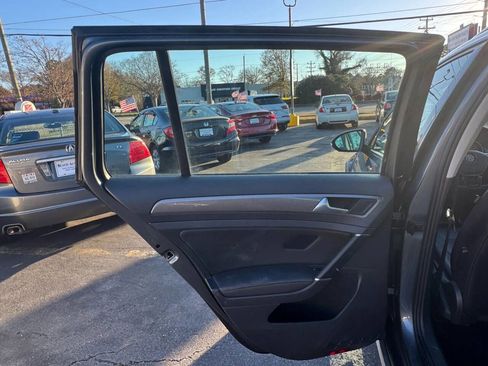 Used 2019 Volkswagen Golf Alltrack SE image 12