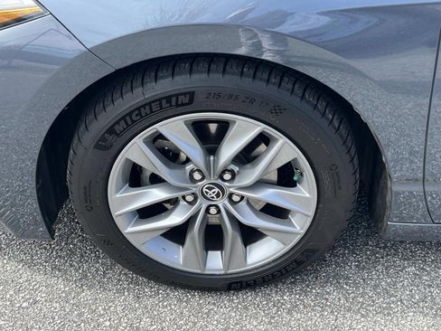 Used 2019 Toyota Avalon XLE w/ Moonroof Package image 11