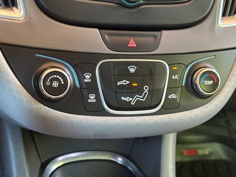 Used 2017 Chevrolet Malibu LT FWD image 19