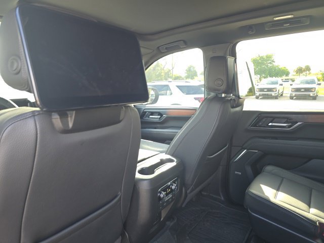 Used 2025 GMC Yukon XL Denali w/ Denali Reserve Package AWD/4WD image 9