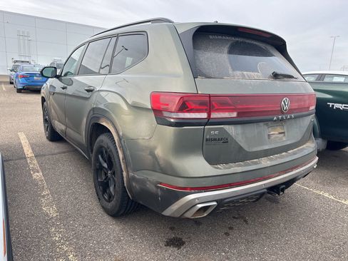 Used 2024 Volkswagen Atlas Peak Edition SE image 4