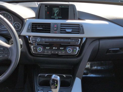 Used 2018 BMW 320i Sedan image 28