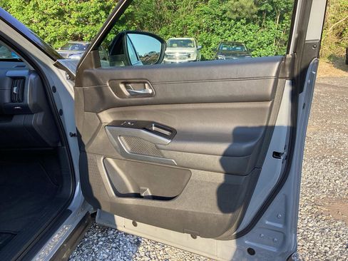 Used 2024 Nissan Pathfinder SL w/ SL Premium Package FWD image 10