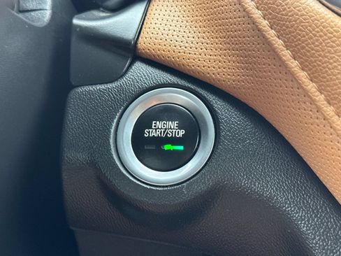Used 2020 Chevrolet Equinox Premier w/ LPO, Floor Liner Package FWD image 24
