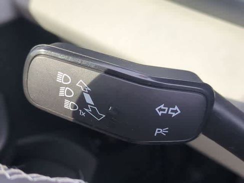 Used 2022 Volkswagen Taos SE AWD/4WD image 28