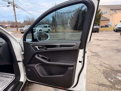 Used 2016 Porsche Macan S w/ Premium Package Plus image 26