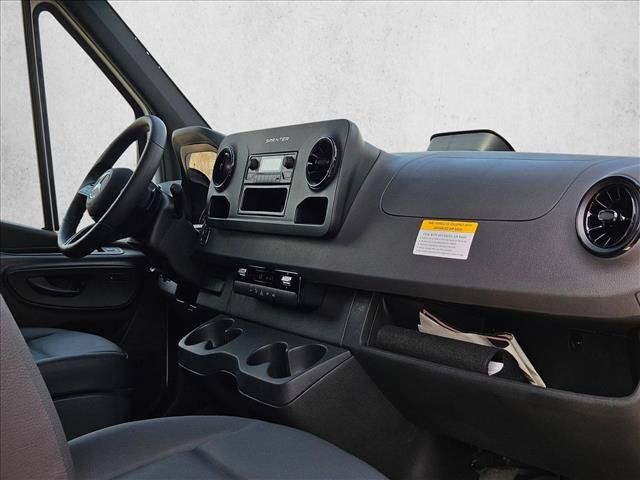 Used 2025 Mercedes-Benz Sprinter 2500 image 22