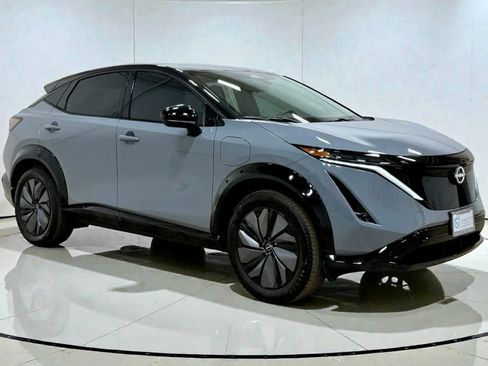 Used 2023 Nissan Ariya AWD image 7