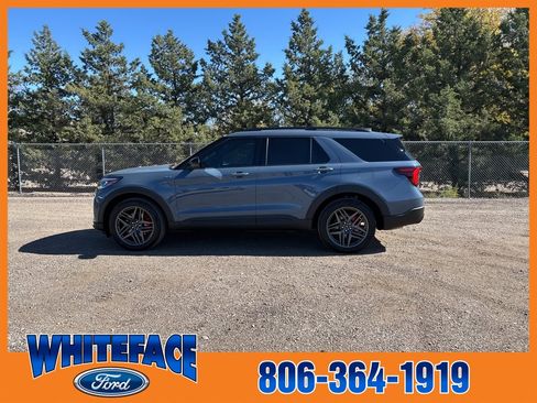 Used 2025 Ford Explorer ST-Line w/ Premium Package image 3