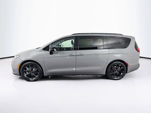 Used 2025 Chrysler Pacifica Limited FWD image 8