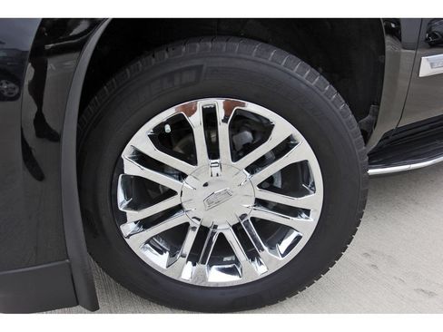 Used 2017 Cadillac Escalade 4WD image 31