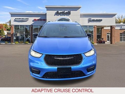 New 2026 Chrysler Pacifica Select w/ S Appearance Package image 3