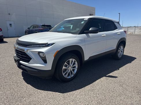 Used 2024 Chevrolet TrailBlazer LS w/ LS Convenience Package AWD/4WD image 1