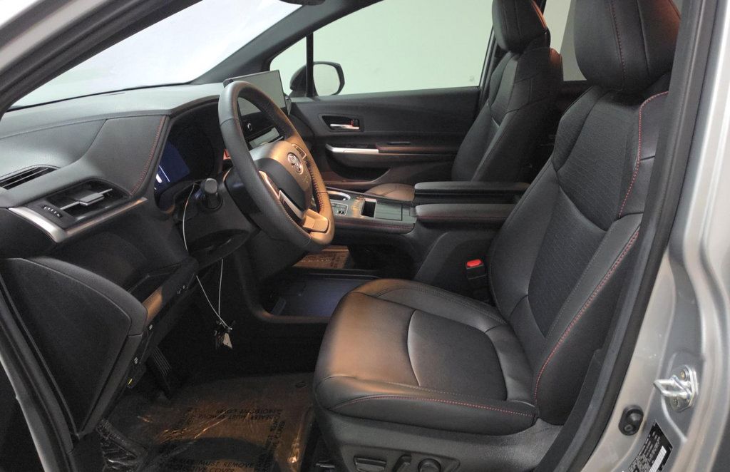 Used 2025 Toyota Sienna XSE FWD image 7