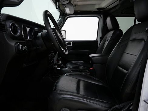 Used 2018 Jeep Wrangler Unlimited Sahara image 13