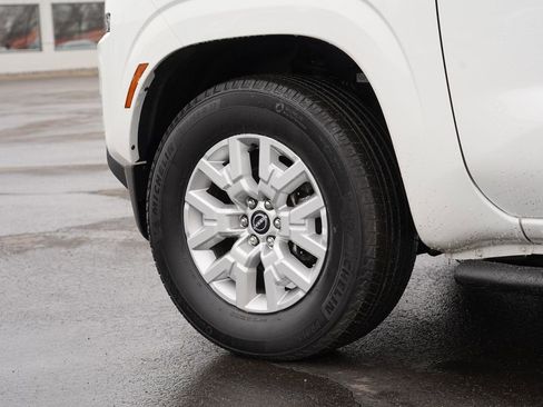 Used 2023 Nissan Frontier SV w/ Technology Package image 11