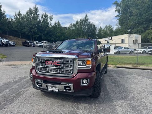 Used 2017 GMC Sierra 2500 Denali w/ Duramax Plus Package AWD/4WD image 8