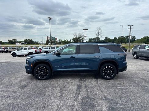 Used 2026 Chevrolet Traverse LT w/ Sun and Wheel Package FWD image 2