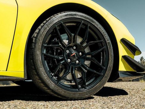 Used 2024 Chevrolet Corvette Z06 RWD image 11