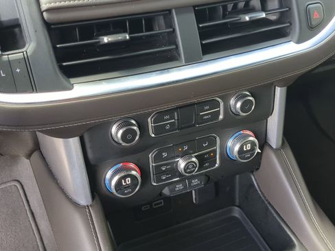 Used 2023 GMC Yukon SLE image 18