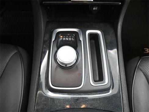 Used 2016 Chrysler 300 C w/ Safetytec Plus Group image 4