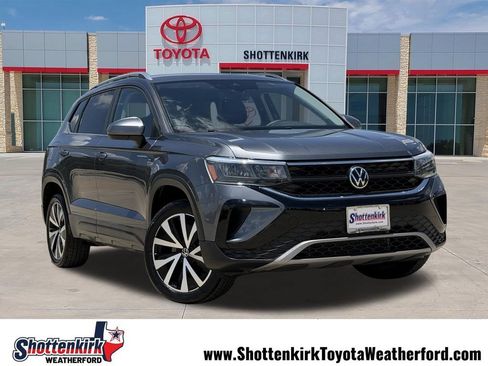 Used 2022 Volkswagen Taos SE w/ IQ.Drive SE Package FWD image 1