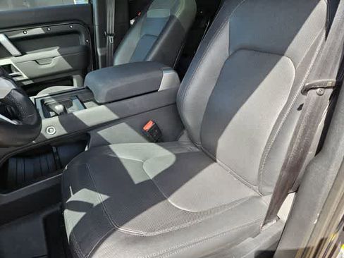 Used 2023 Land Rover Defender 130 X-Dynamic SE image 16