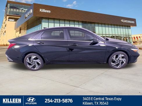 Used 2025 Hyundai Elantra SEL image 10