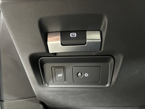 Used 2023 Land Rover Range Rover Evoque R-Dynamic SE image 21