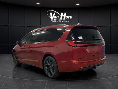 New 2026 Chrysler Pacifica Limited w/ S Appearance Package image 3